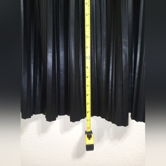 Calvin Klein Black Maxi A-Line Pleated Skirt - Picture 3 of 12